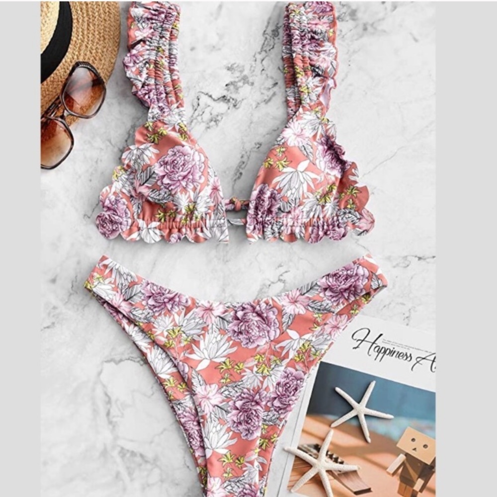 Floral ruffle bikini